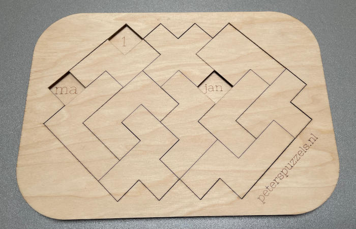 Foto van een oplossing van kalenderpuzzel "Ruit" van de opgave van maandag 1 januari