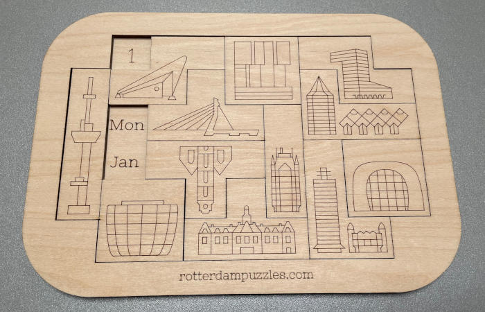 Foto van een oplossing van kalenderpuzzel "Rotterdam" van de opgave van maandag 1 januari